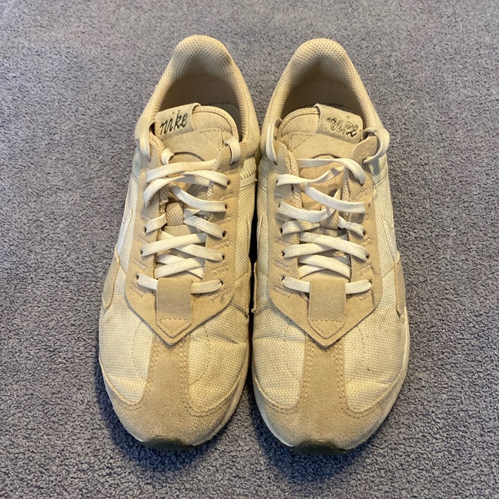 Sz 7.5 Beige Nikes